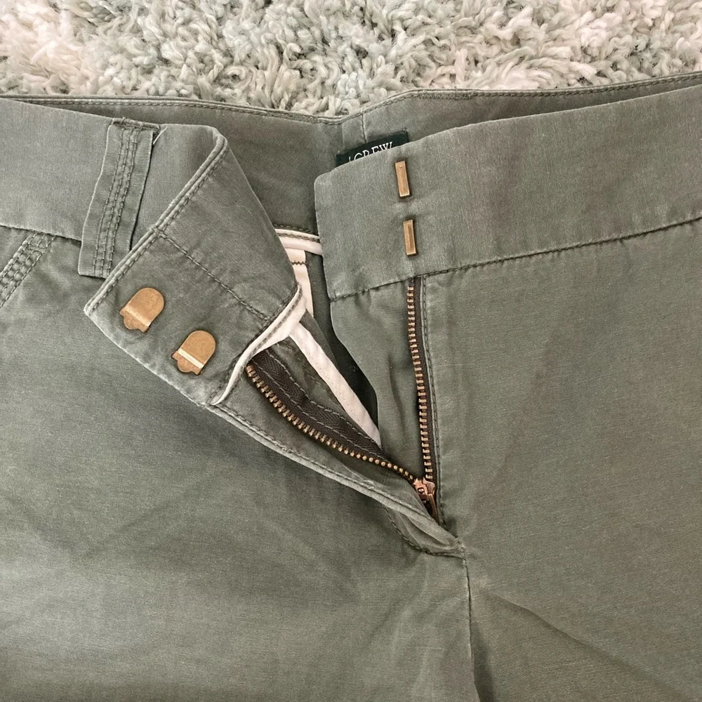 J. Crew Green Chino Shorts Classic Style Size 8 - Picture 3 of 7